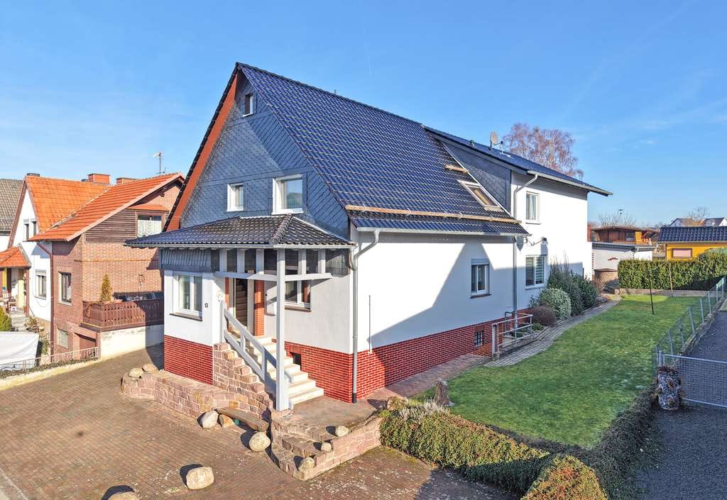 Immobilie in Hofgeismar - Seltene Kaufgelegenheit, 2 Häuser zum Preis von einem, Hofgeismar-Hombressen - Bild 0