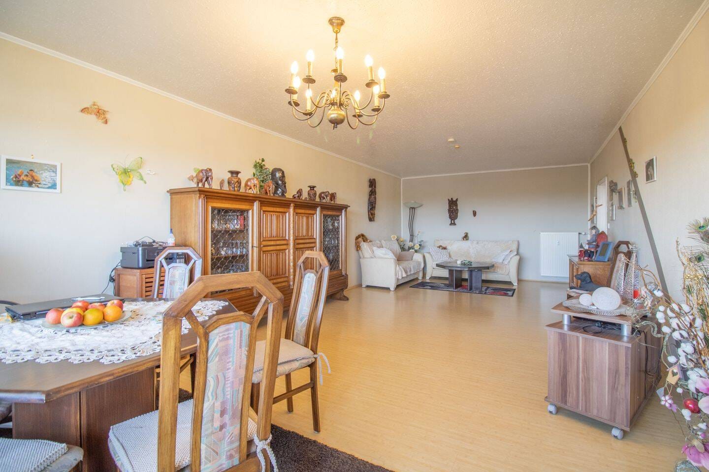 Immobilie in Babenhausen - Penthousefeeling! 4-Zimmer-Wohnung im 7. Obergeschoss mit Weitblick, Balkon & Tiefgarage - Bild 2