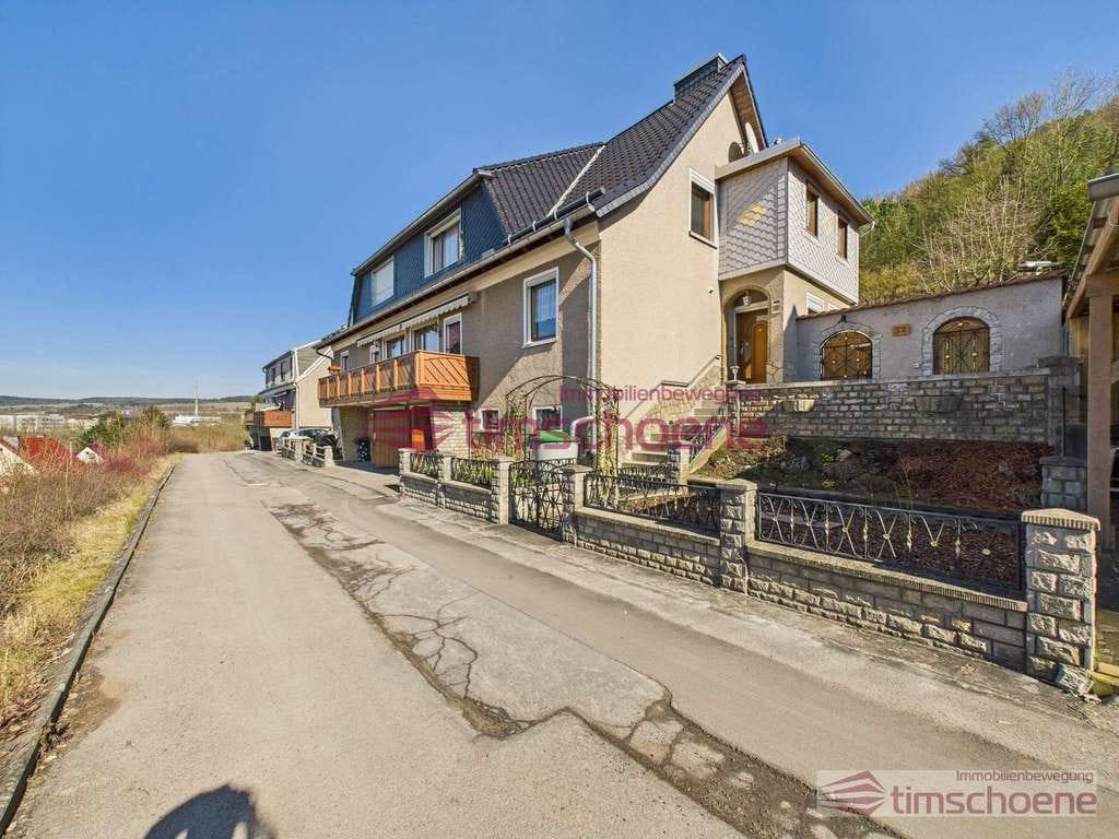 Immobilie in Meiningen - Exklusive Aussichtslage in Meiningen – Doppelhaushälfte mit Garage und angenehmen Wohngefühl - Bild 1