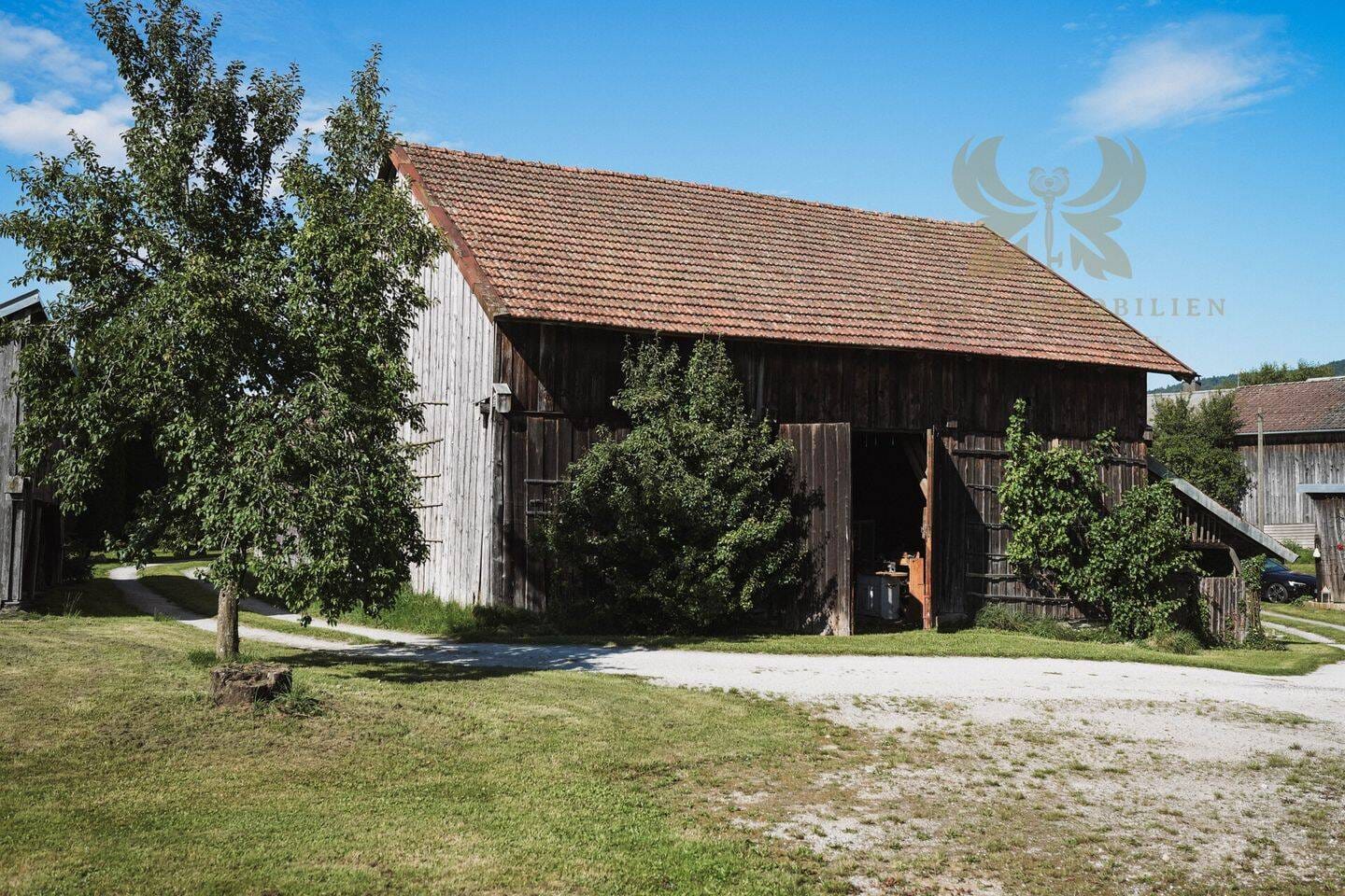 Immobilie in Auerbach - Teilsaniertes Zweifamilienhaus in ruhiger Randlage von Auerbach - Bild 2