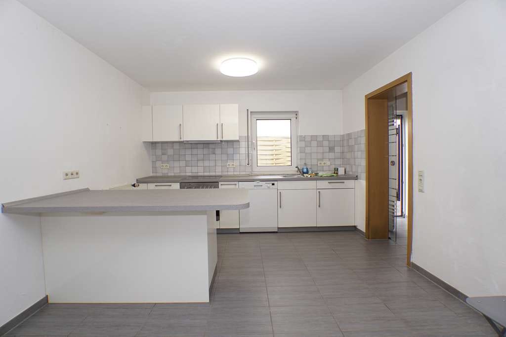Immobilie in Mittelbrunn - EFH in ruhiger Lage mit Terrasse, Balkon und Garage - Bild 1