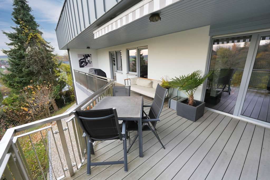Immobilie in Weitramsdorf - Aufwendig saniertes Wohnhaus mit viel Platz und schönem Fernblick westlich von Coburg - Bild 3
