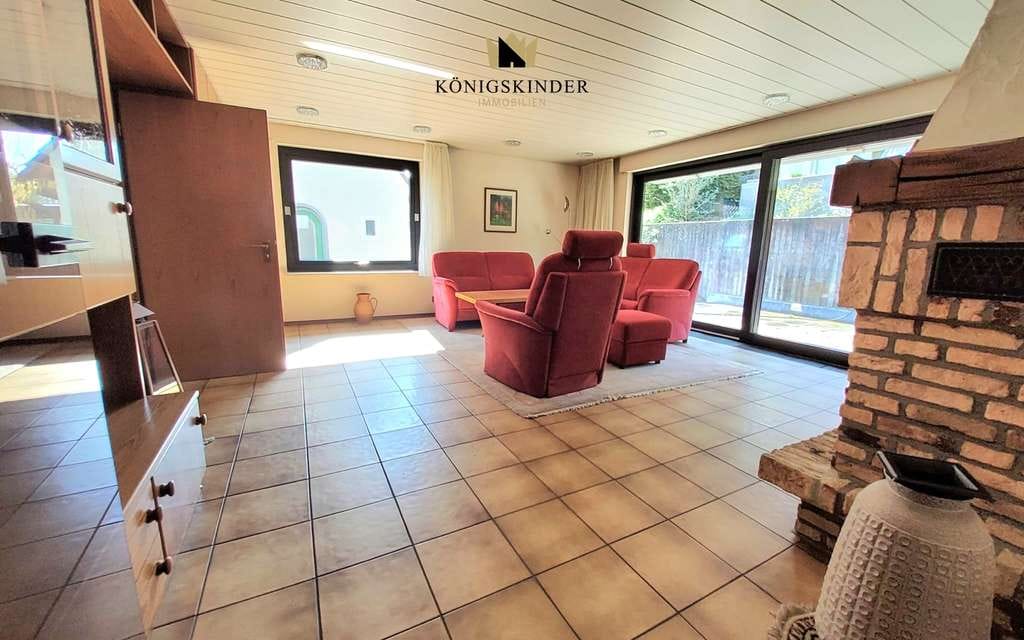 Immobilie in Köngen - 5,5 Zimmer-ETW im 2-FH *großzügig*sonnig*ruhig*
mit Terrasse, Kamin, Wohnküche, Garage u.v.m. - Bild 1
