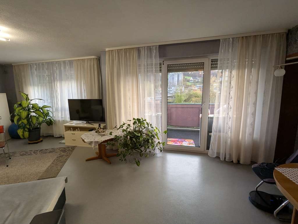 Immobilie in Weißbach - Charmante 3-Zimmer-Wohnung mit Balkon und Garage in Weißbach - Bild 2