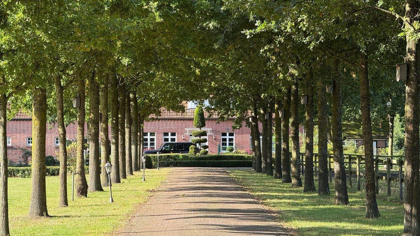 Immobilie in Menslage - Direkt vom Eigentümer: einmaliger Resthof mit Pferdestall für 10 Pferde und großem Grundstück sowie weiteren Gebäuden  - Bild 1