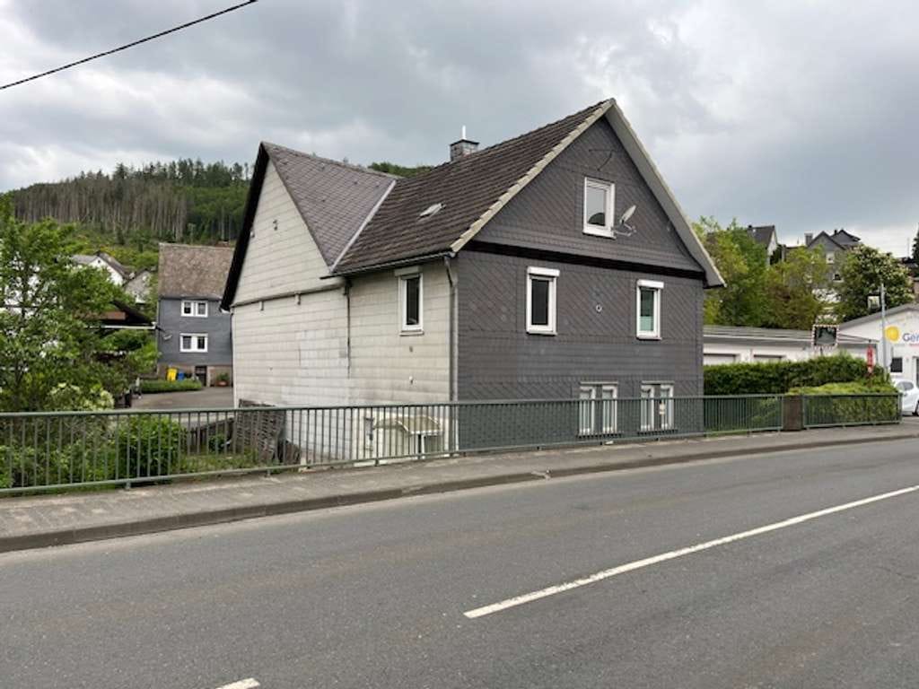Immobilie in Bad Laasphe - Großes Einfamilienhaus in Bad Laasphe - Niederlaasphe zu verkaufen - Bild 2
