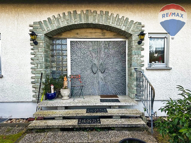 Immobilie in Runkel - GROSSZÜGIGES EIN-/ZWEIFAMILIENHAUS IN RUNKEL MIT GARAGE UND POTENTIAL - Bild 3