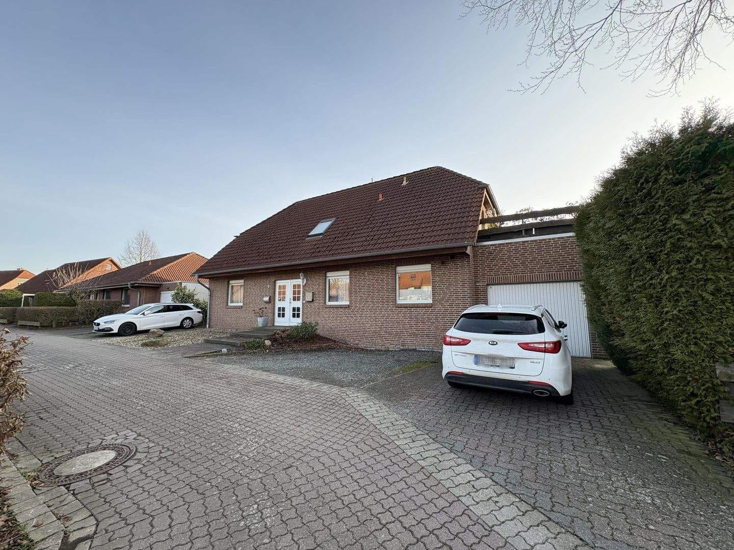 Immobilie in Algermissen - Attraktives Zweifamilienhaus mit vielen Möglichkeiten in Algermissen - Bild 1