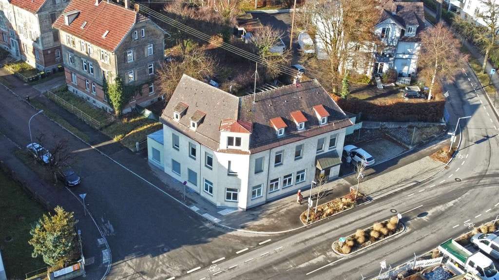 Immobilie in Aulendorf - Wohn- und Geschäftshaus mit Gewerbe im EG und zwei großzügigen Wohnungen in Bahnhofsnähe - Bild 0