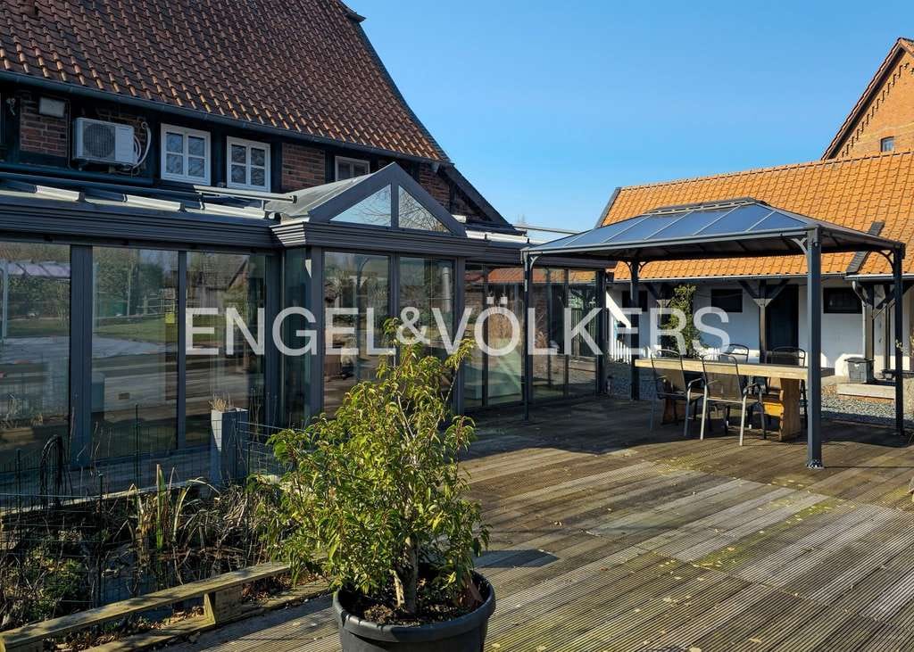 Immobilie in Wendeburg - Idyllisches Fachwerkjuwel mit Pool, weitläufigem Garten und vielseitigem Nebengebäude - Bild 1
