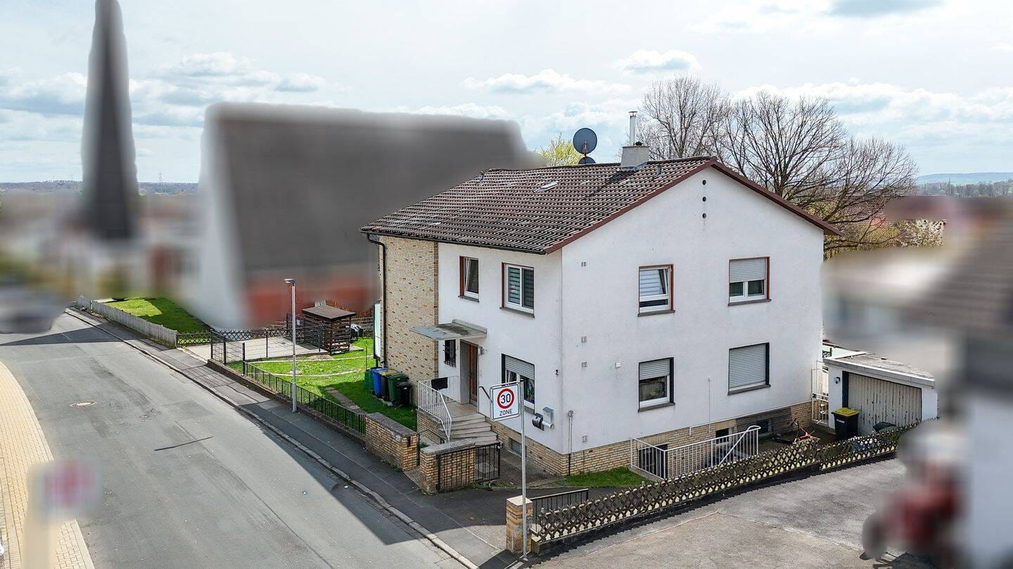 Immobilie in Kirchhain - Südsonne & Einziehen statt Renovieren - Helle 4-Zimmer-Wohnung mit Loggia und Garten - Bild 1