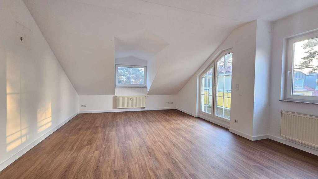 Immobilie in Stahnsdorf - Ruhige, helle 2-Zimmer Wohnung mit Balkon & Stellplatz - Bild 1