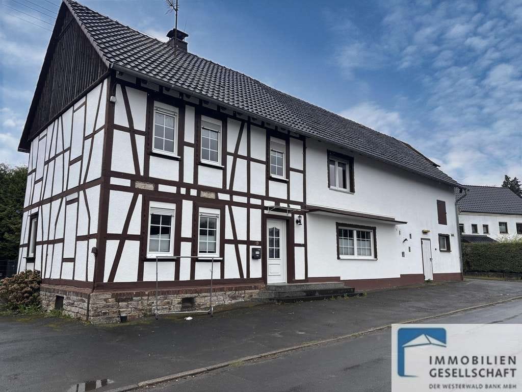 Immobilie in Hasselbach - Ehemaliges Bauernhaus mit kompaktem Grundstück und Ausbaupotenzial in Ortslage! - Bild 0