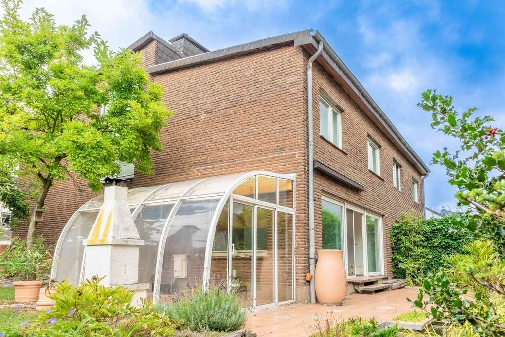 Immobilie in Waltrop - Doppelhaushälfte mit besonderem Grundriss, schönem Garten und Garage! - Bild 0