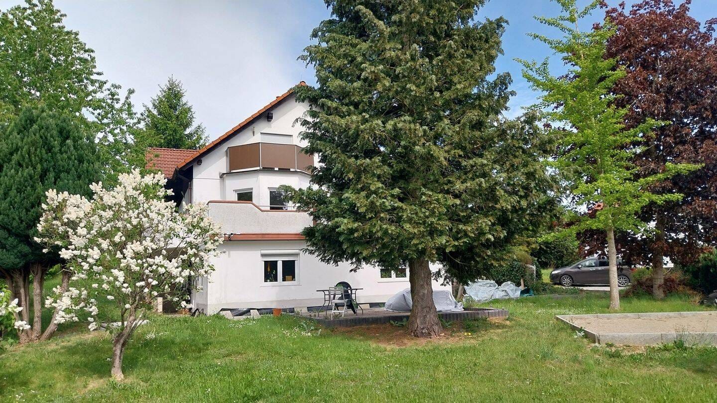 Immobilie in Hoßkirch - Platz für die ganze Familie - Günstiges Einfamilienhaus mit ELW und großem sonnigem Garten - Bild 0