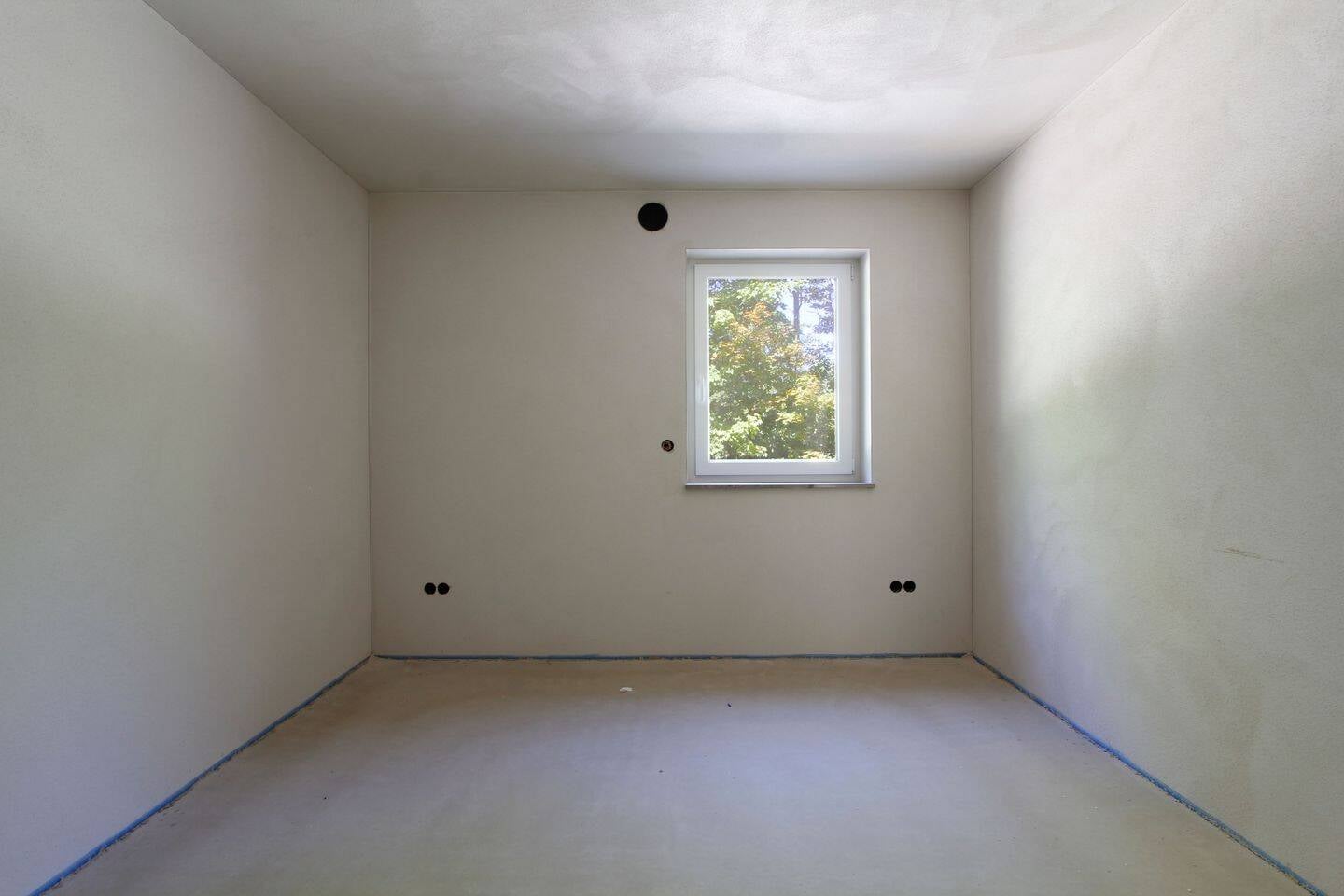 Immobilie in Ehekirchen - NEUBAU! - Topmoderne Balkonwohnung mit zwei TG-Stellplätzen + KfW40 QNG  - Bild 1