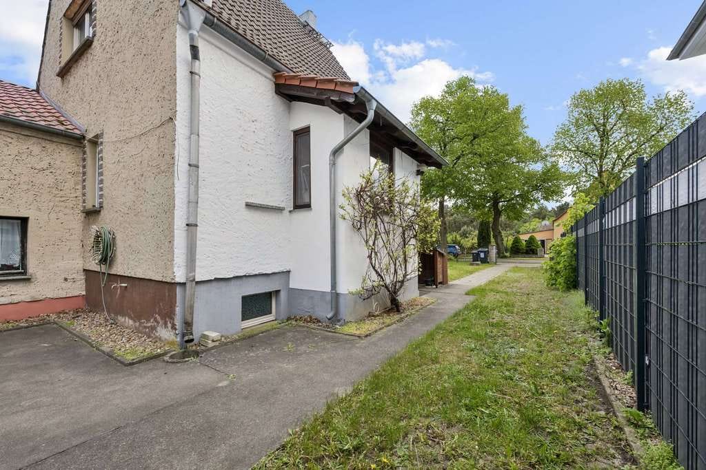 Immobilie in Brieskow-Finkenheerd - Bezahlbares Eigenheim mit großem Garten, 3 Stellplätzen & großem Nebengelass - Bild 1
