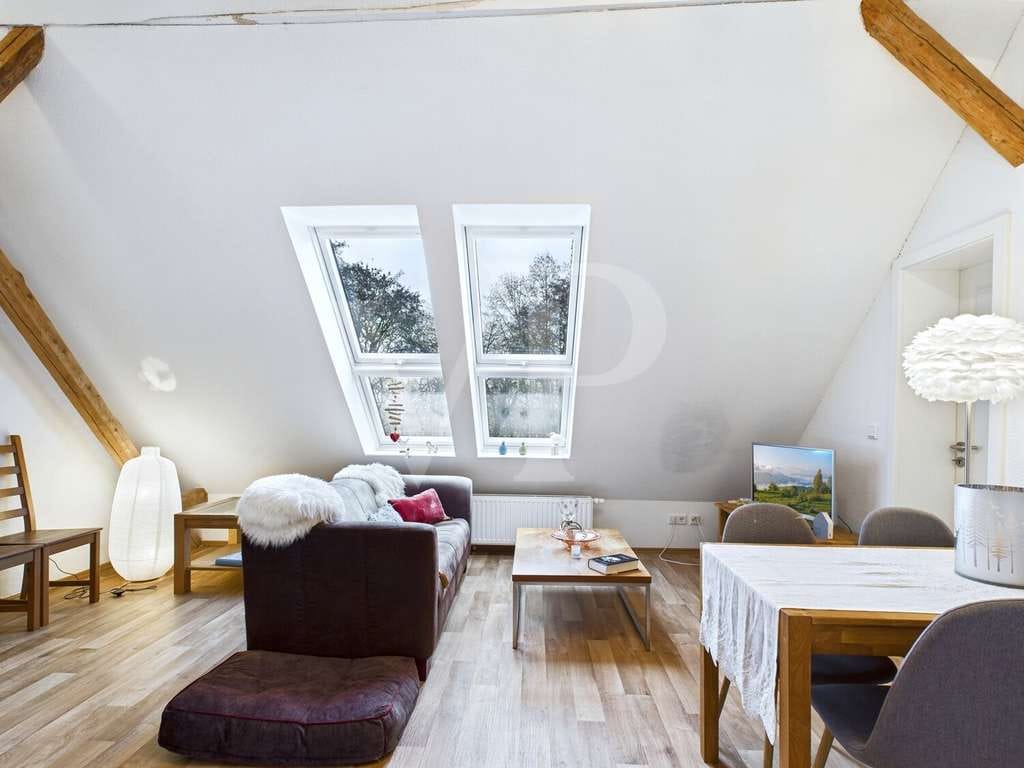 Immobilie in Hagermarsch - Dachgeschosswohnung - Ihr Erst- oder Zweitwohnsitz in einer alten Schule am Feldrand - Bild 2