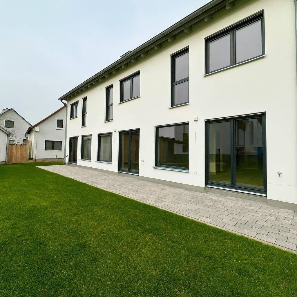 Immobilie in Teugn - Modernes Reihenhaus in Teugn – energieeffizient, familienfreundlich & hochwertig ausgestattet. Erstbezug, provisionsfrei & mit niedrigen Nebenkosten! - Bild 0