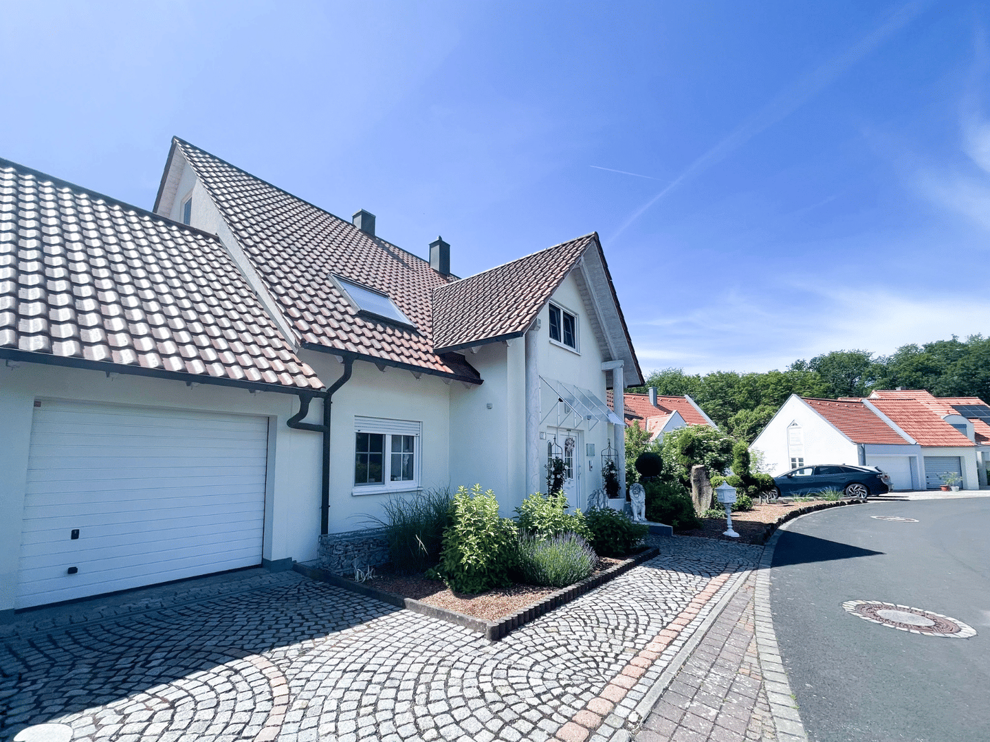 Immobilie in Poppenhausen - Exklusives Einfamilienhaus in Top-Lage von Poppenhausen – ca. 184 m² Wohnfläche & 120 m² Nutzfläche - Bild 1