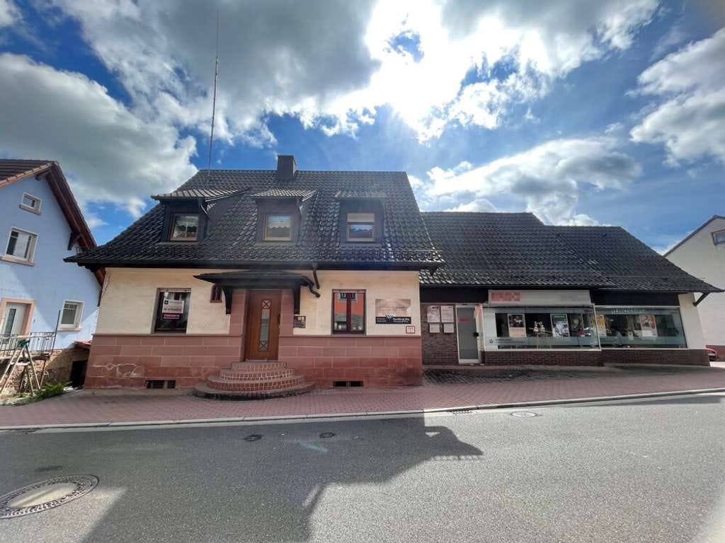 Immobilie in Heimbuchenthal - Einfach riesig ... Großzügiges Ein- oder Mehrgenerationenhaus! - Bild 2