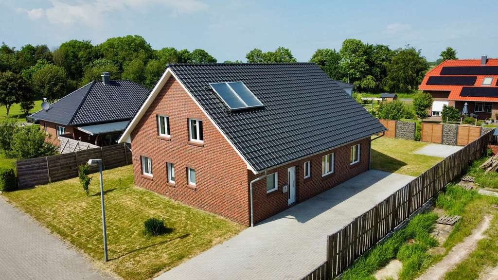 Immobilie in Jade - Modernes Einfamilienhaus in ruhiger Lage von Jade-Schwei - Bild 0