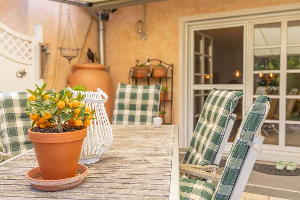 Immobilie in Klosterlechfeld - Exklusive Maisonettewohnung in traumhaft ruhiger Lage– Schlösschen-Architektur, Garten & 2 TG-Plätze - Bild 2