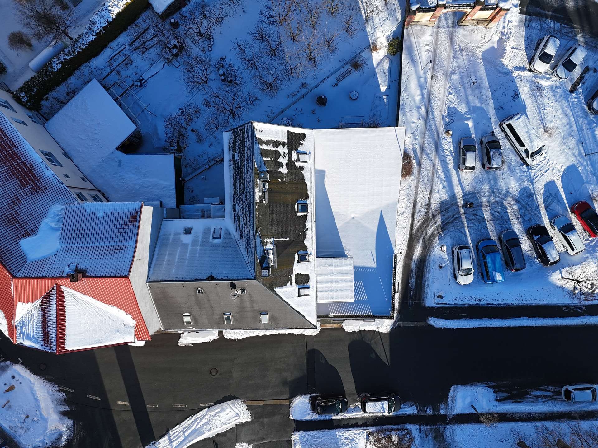 Immobilie in Falkenstein/Vogtland - Viel Platz für Familie & Handwerk – Haus mit Halle in Falkenstein - Bild 2