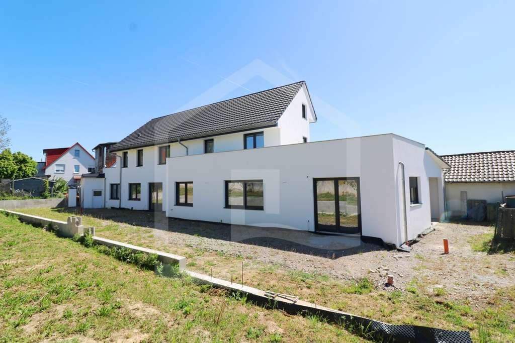 Immobilie in Helmstadt-Bargen - Preis-Leistungs-Hit! Exklusiver Neubau mit großzügiger Einliegerwohnung - Bild 1