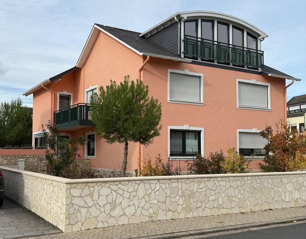 Immobilie in Kruft - Mediterranes Wohnhaus in Kruft - flexibel nutzbar, modernisiert und mit großem Potenzial - Bild 0