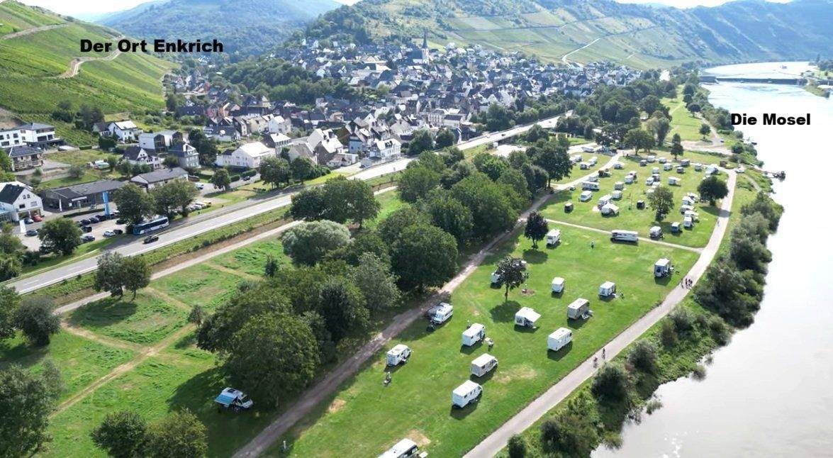 Immobilie in Enkirch - Frühjahres-Angebot: Wohnhaus mit 3 Wohnungen  (Ferienwohnungen) an der Mosel - Bild 1