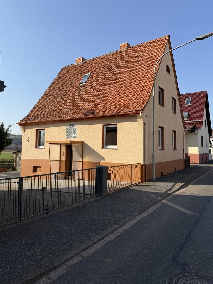 Immobilie in Eschwege - Einfamilienhaus mit großem Grundstück und vielseitigem Potenzial - Bild 0