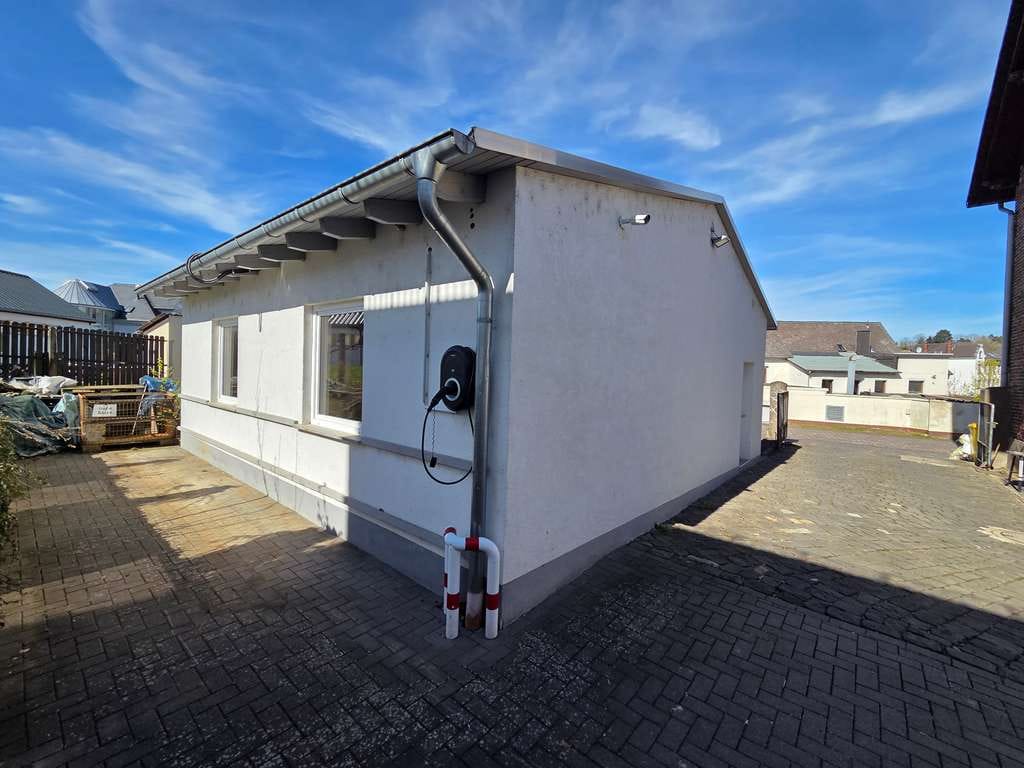 Immobilie in Höhr-Grenzhausen - Von RTI: Renditeobjekt mit Halle & Potenzial – Wohnen + Arbeiten in Höhr-Grenzhausen! - Bild 2