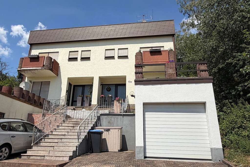 Immobilie in Heusweiler - Attraktives Zweifamilienhaus in ruhiger Lage von Heusweiler-Berschweiler - Bild 0