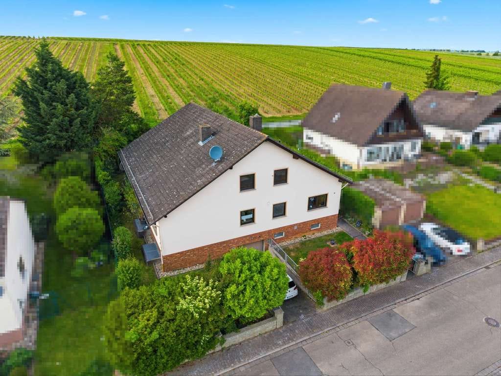 Immobilie in Gabsheim - Attraktives Ein-Zweifamilienhaus mit großem Grundstück in Gabsheim! Ideal für Mehrgenerationenwohnen - Bild 1