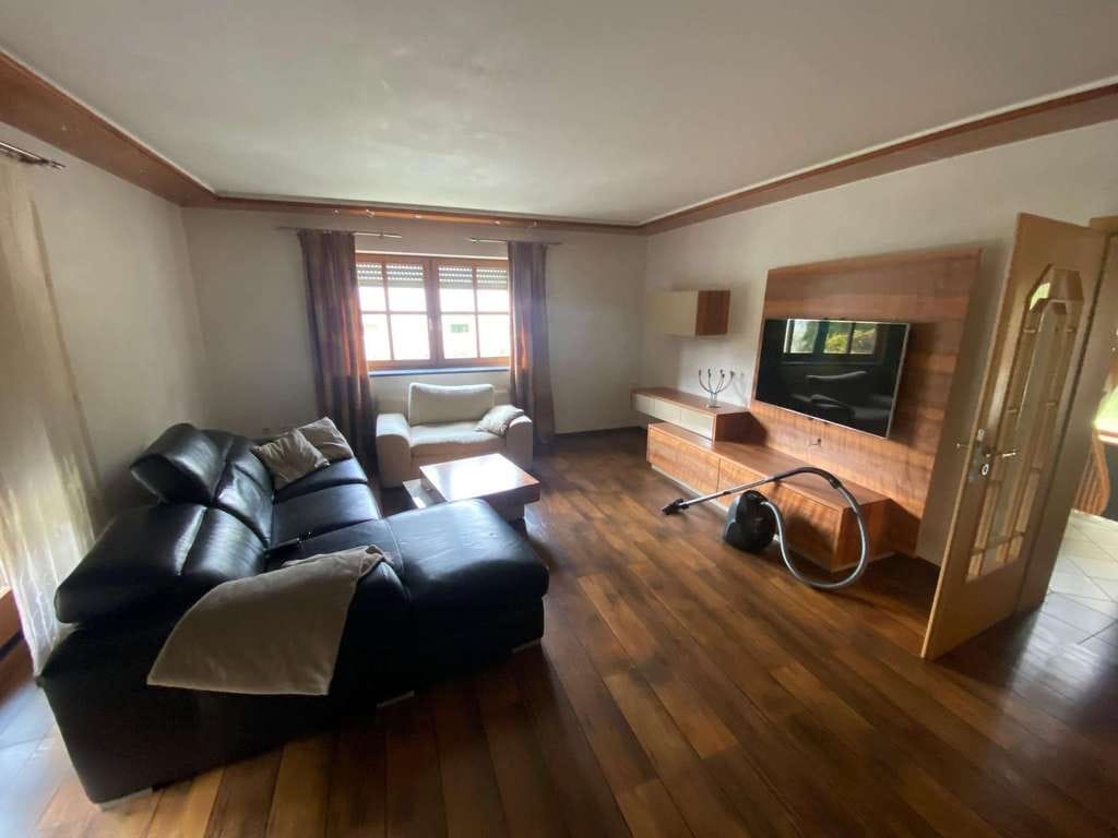 Immobilie in Wackersdorf - Gepflegtes Einfamilienhaus mit gehobener Ausstattung in Wackersdorf - Bild 2