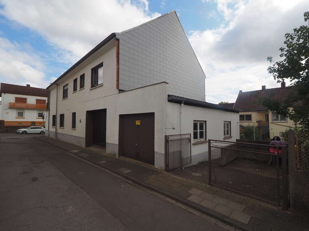Immobilie in Zweibrücken - GROSSZÜGIGES ZWEIFAMILIENHAUS MIT 2 GARAGEN IN NIEDERAUERBACH - Bild 2