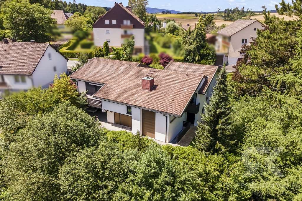 Immobilie in Bad Alexandersbad - Exklusive Architektenvilla mit privater Schwimmhalle, Marmorböden und eindrucksvoller Raumwirkung - Bild 0