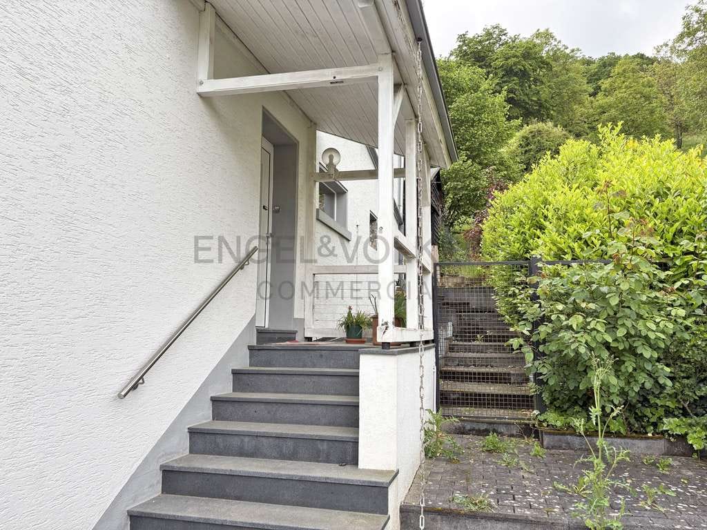 Immobilie in Remagen - Einfamilienhaus und Mehrfamilienhaus als Gebäudeensemble auf einem Grundstück - Bild 1