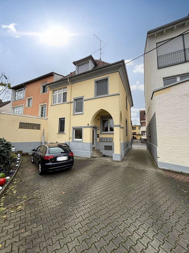 Immobilie in Offenbach am Main - Zweifamilienhaus und Dreifamilienhaus mit Garten und Hof in Offenbach-Bieber, voll vermietet - Bild 2