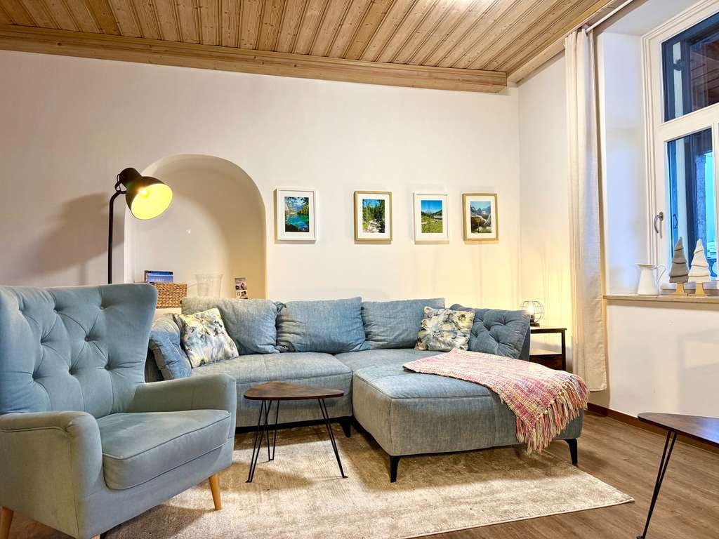 Immobilie in Berchtesgaden - **Herrschaftlich Wohnen in einer Denkmalgeschützten Villa im Herzen von Berchtesgaden** - Bild 1