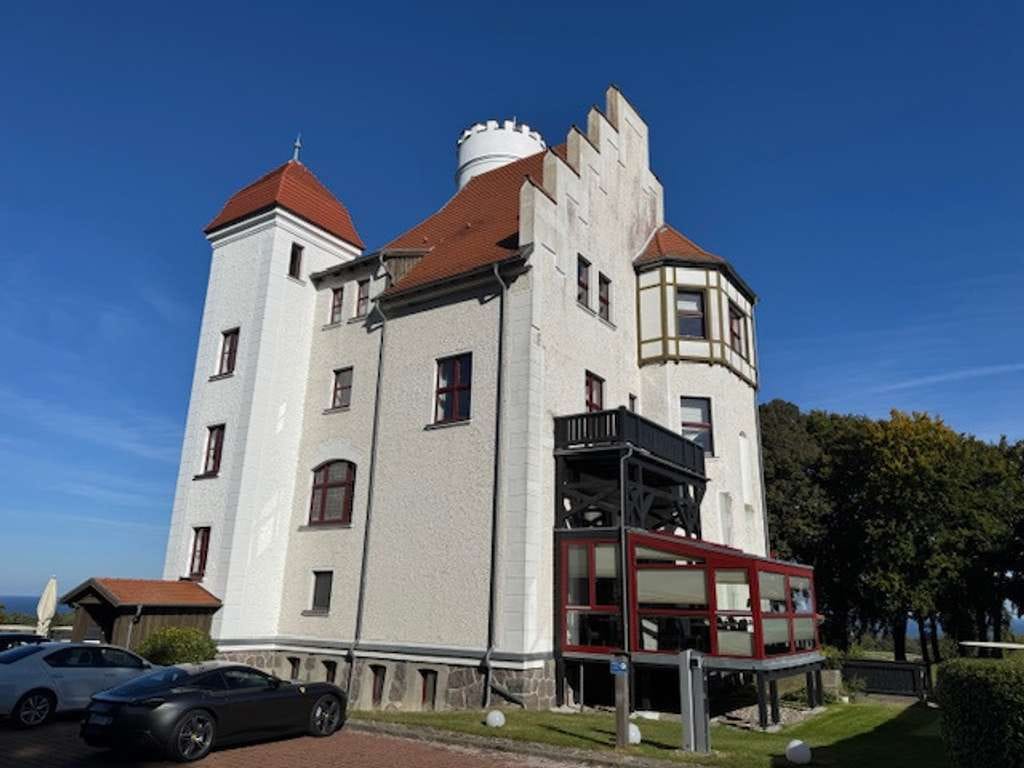 Immobilie in Lohme - Exklusives Apartment auf dem Anwesen Schloss Ranzow - Abschlag mit Ostseeblick 18-Loch Golfplatz - Bild 3