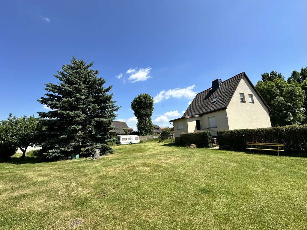 Immobilie in Nienburg (Saale) - Ihr neues Zuhause mit Potenzial – Freistehendes EFH auf großzügigem Grundstück in Latdorf - Bild 1