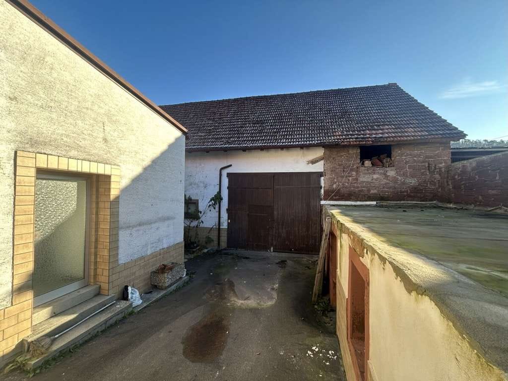 Immobilie in Karlstadt - Einfamilienhaus mit Scheune, Nebengebäude und vielfältigen Nutzungsmöglichkeiten - Bild 2