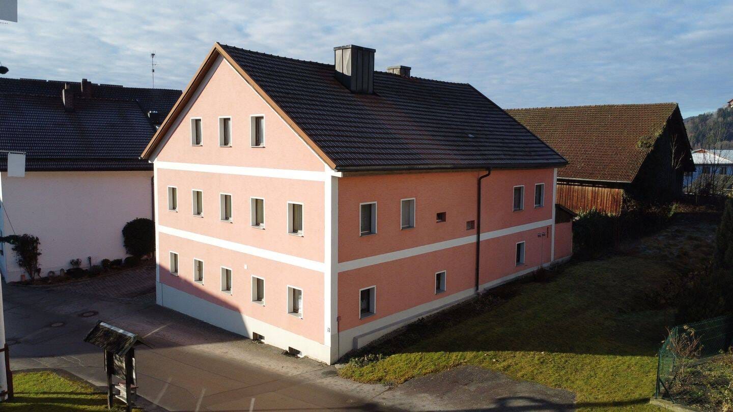Immobilie in Röhrnbach - Liebevoll saniertes Bauernhaus mit neuer Pelletheizung in einem ruhigen Dörfchen zwischen Freyung und Röhrnbach - Bild 2
