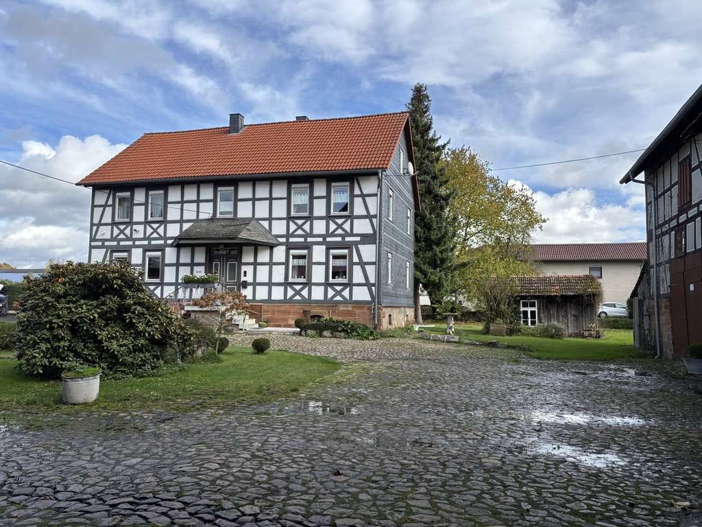 Immobilie in Lahntal - Traditionelles Hofensemble mit Weidefläche und Ausbaupotenzial–Ideal für Familie oder Tierliebhaber - Bild 2