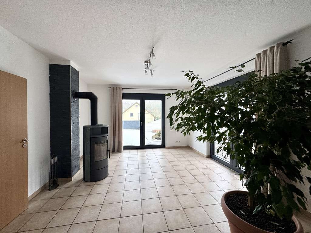Immobilie in Brachttal - Einfamilienhaus und moderner Anbau – zahlreiche Nutzungsmöglichkeiten - Bild 3