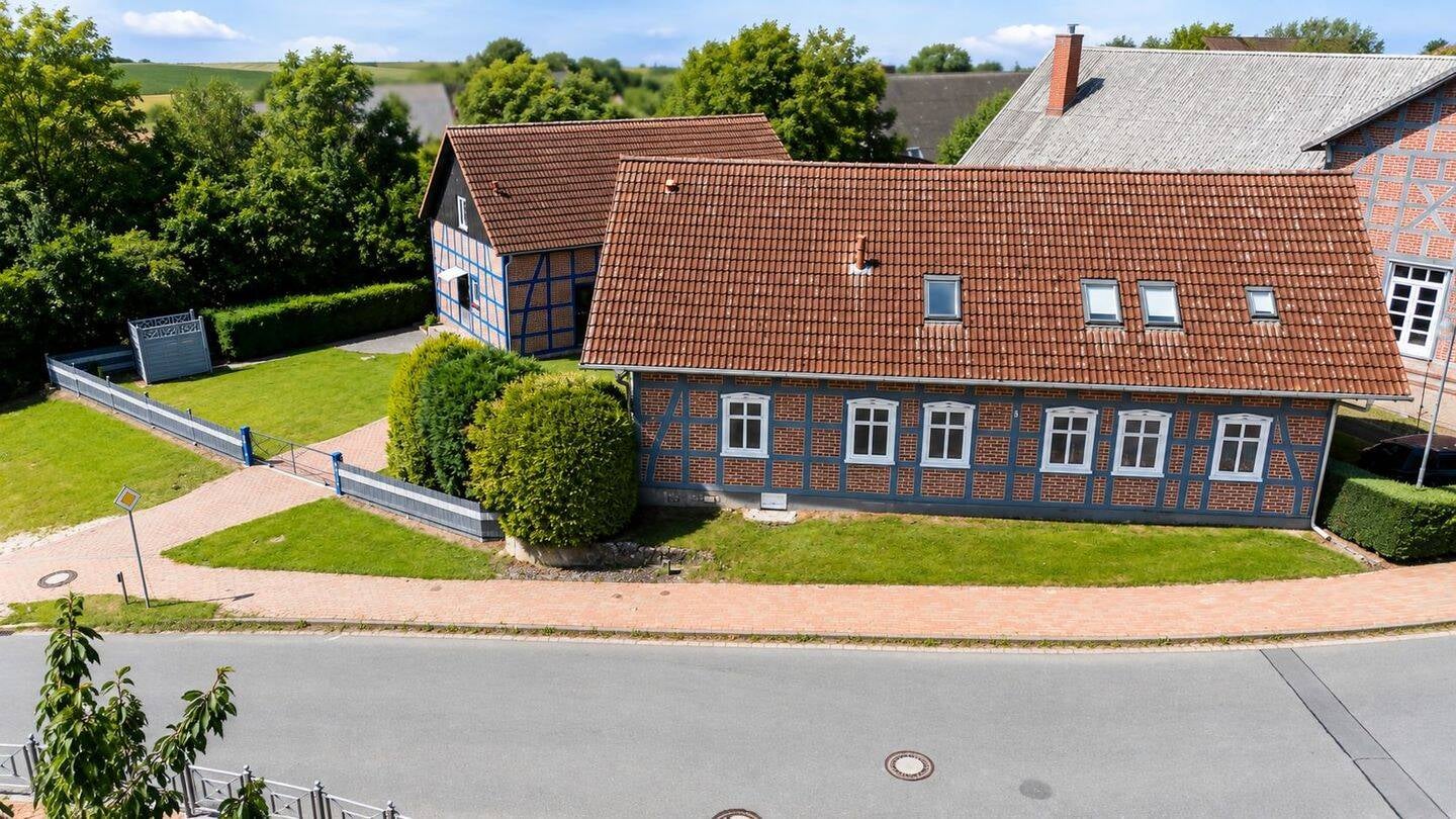 Immobilie in Höhbeck - Charaktervolles Fachwerkhaus mit zwei Wohneinheiten in naturnaher Dorfendlage - Bild 0