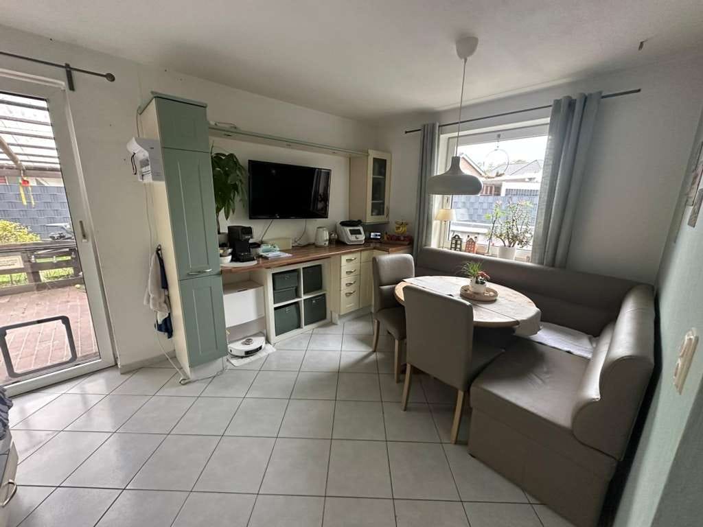 Immobilie in Ostrhauderfehn - Großzügige Haushälfte mit ca. 124 m² Wohnfläche und Garten in ruhiger Lage - Bild 2