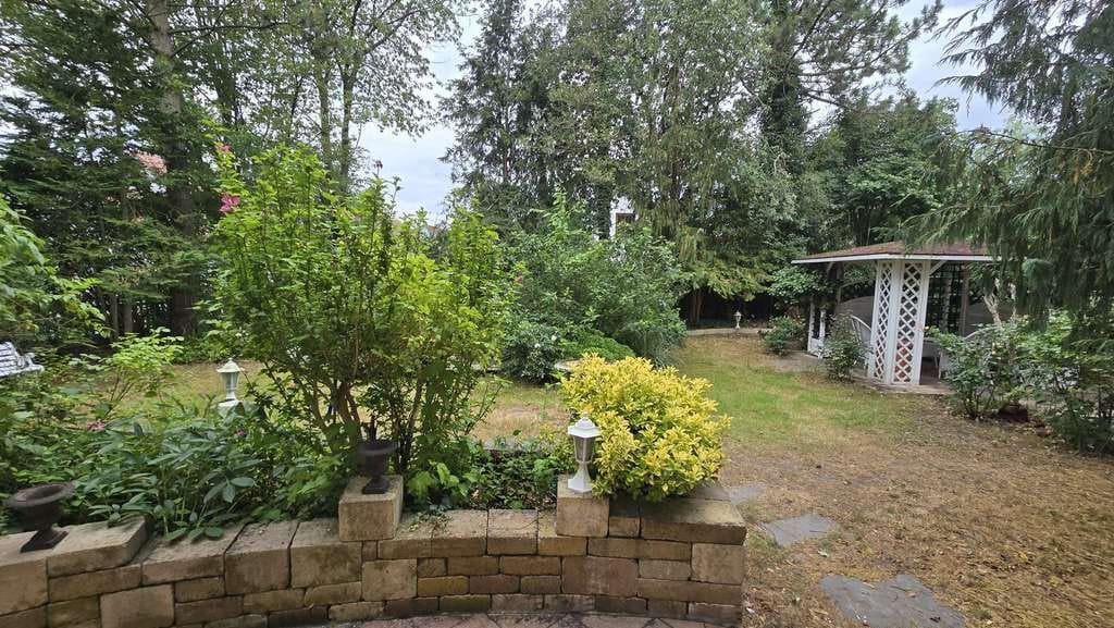 Immobilie in Pfatter - Hochwertiges Einfamilienhaus mit traumhaftem Garten & Wellnessbereich - Bild 4